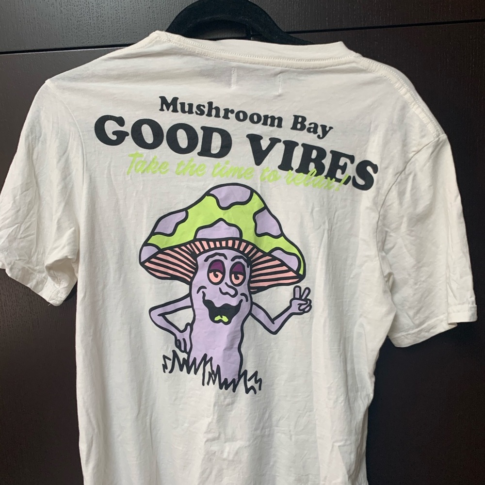 Good vibes mushroom tee